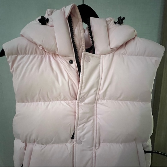 Aritzia Super Puff Vest Chalk Pink Size Medium NWT - Picture 7 of 9
